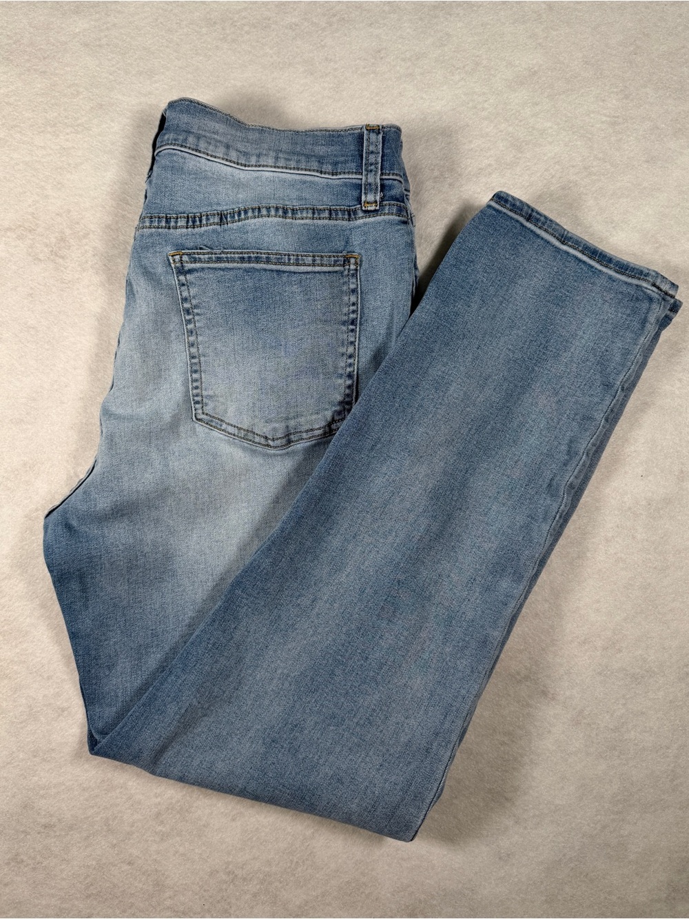 Gap Women's Light-Medium Wash Girlfriend Jeans Size 30 X 27 READ DESCRIPTION